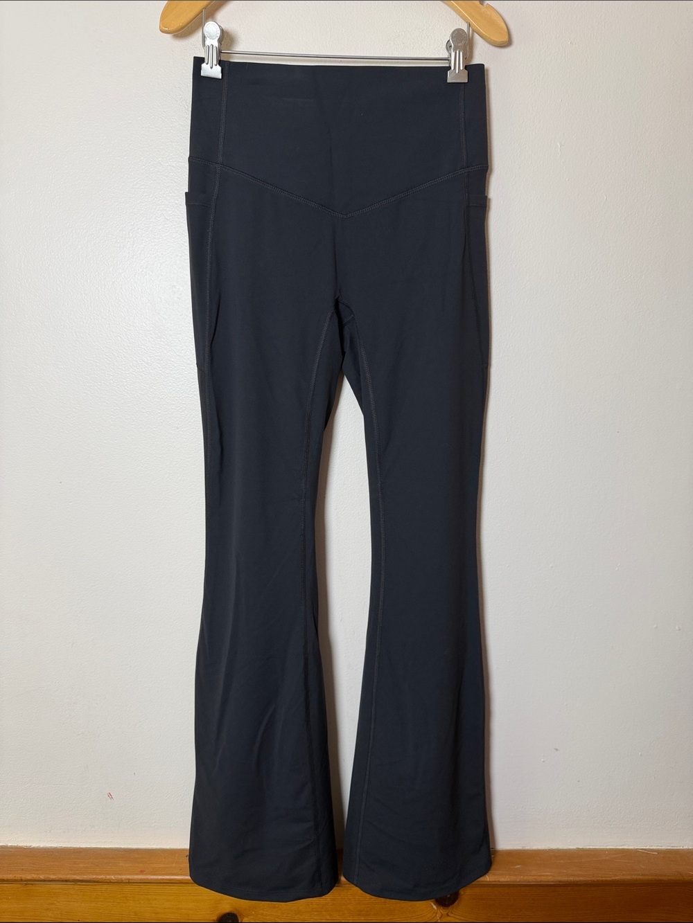 Halara Flare Leggings With Side Pockets Size M
